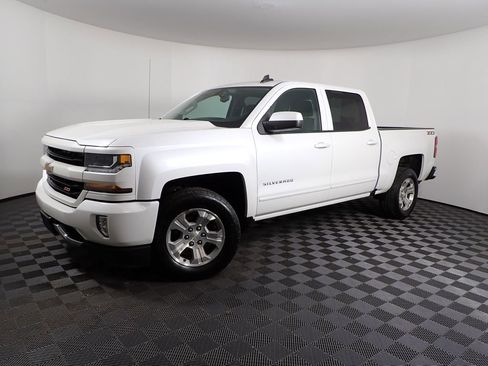 Used 2018 Chevrolet Silverado 1500 LT w/ All Star Edition image 9