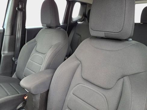 Used 2020 Jeep Renegade Latitude w/ Cold Weather Group image 12