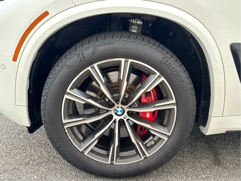 Used 2024 BMW X5 xDrive40i w/ M Sport Package AWD/4WD image 9