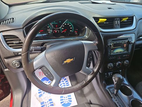 Used 2017 Chevrolet Traverse LT w/ Style and Technology Package FWD image 13
