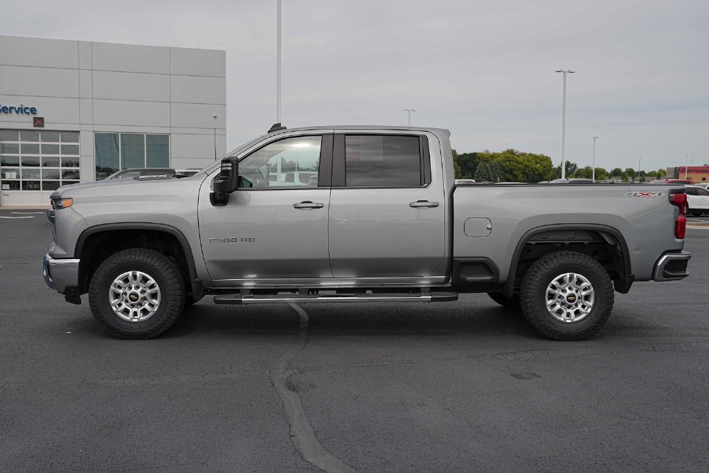 Used 2025 Chevrolet Silverado 2500 LT w/ Convenience Package AWD/4WD image 11