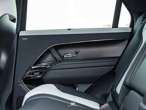 Used 2024 Land Rover Range Rover Sport AWD/4WD image 10