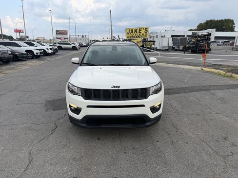 Used 2019 Jeep Compass Latitude FWD image 8