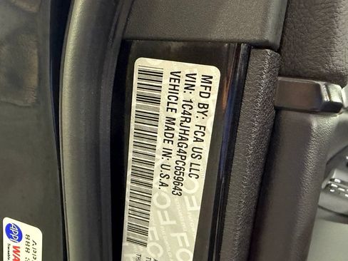 Certified 2023 Jeep Grand Cherokee Altitude AWD/4WD image 23