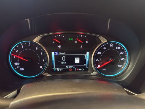 Used 2018 Chevrolet Equinox Premier image 17