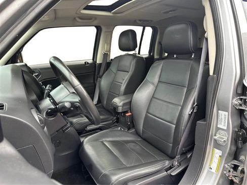 Used 2016 Jeep Patriot High Altitude image 36