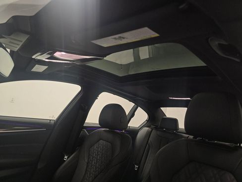 Used 2023 BMW 540i w/ Executive Package image 11