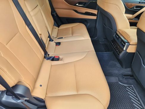 Used 2025 Lexus LX 600 4WD w/ Accessory Package (2T) image 33