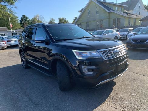 Used 2017 Ford Explorer Platinum image 3
