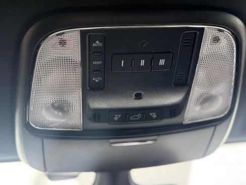 Used 2025 Dodge Durango GT image 36