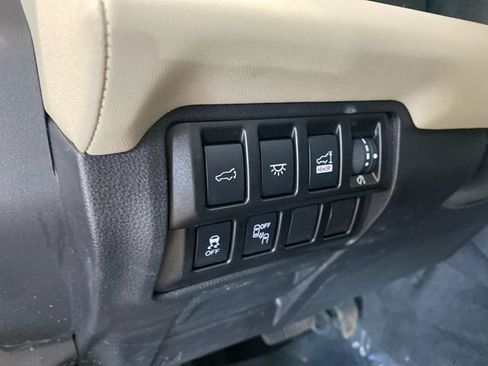 Used 2022 Subaru Ascent Touring AWD/4WD image 14
