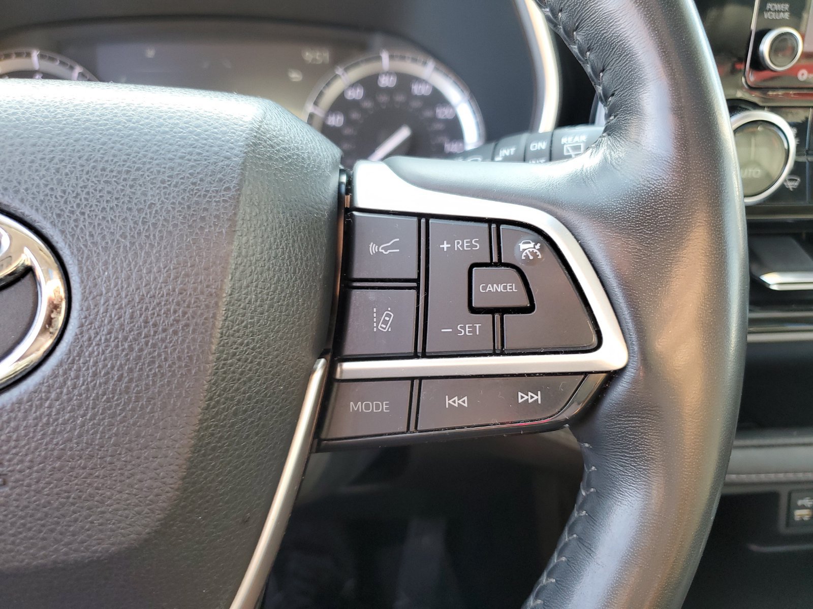 Used 2022 Toyota Highlander Limited AWD/4WD image 25