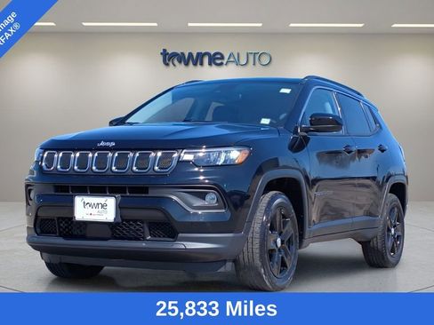 Used 2022 Jeep Compass Latitude w/ Convenience Group AWD/4WD image 3