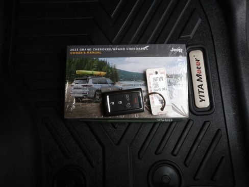 Used 2022 Jeep Grand Cherokee Summit AWD/4WD image 44
