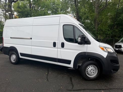 Used 2025 RAM ProMaster 2500 w/ Convenience Group FWD image 1