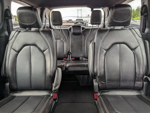 Used 2025 Chrysler Pacifica Select FWD image 13