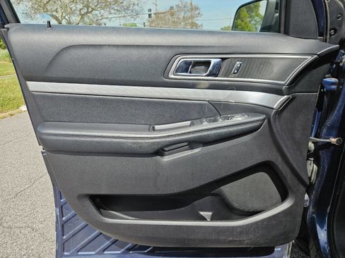 Used 2017 Ford Explorer XLT w/ Equipment Group 202A image 13