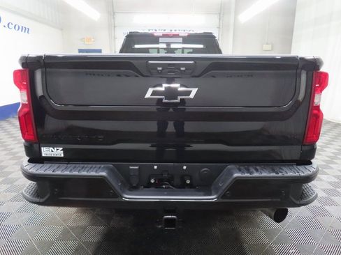 Used 2024 Chevrolet Silverado 2500 LT w/ Midnight Edition image 34