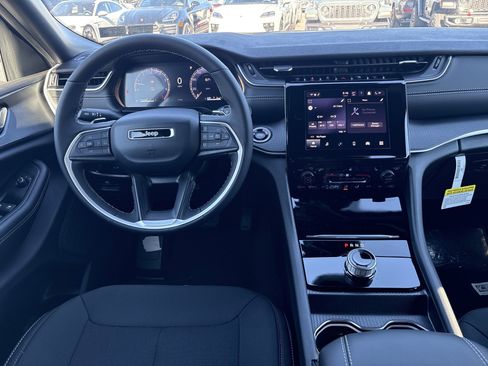 New 2025 Jeep Grand Cherokee Laredo X w/ Luxury Tech Group I image 21