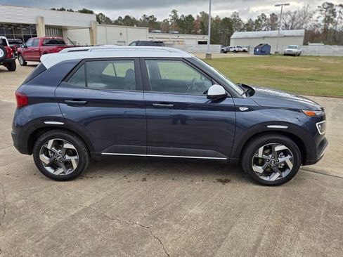 Used 2025 Hyundai Venue Limited image 7