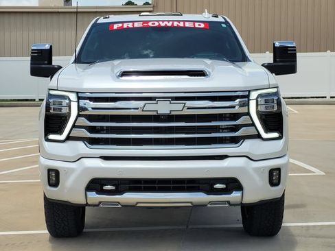 Used 2024 Chevrolet Silverado 2500 High Country w/ High Country Premium Package AWD/4WD image 3