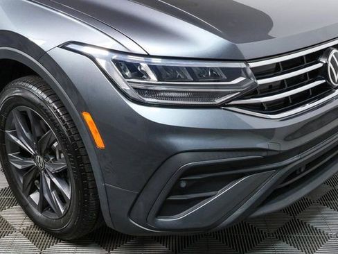 Certified 2023 Volkswagen Tiguan SE w/ Panoramic Sunroof Package image 29