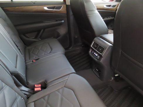 New 2025 Volkswagen Atlas SE image 26