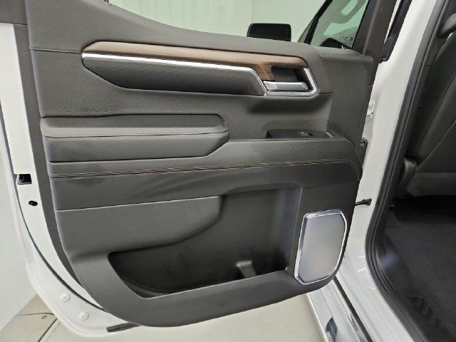 Used 2024 Chevrolet Silverado 1500 High Country w/ High Country Premium Package AWD/4WD image 39