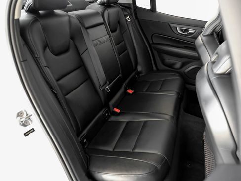 Used 2020 Volvo S60 T5 Momentum image 31