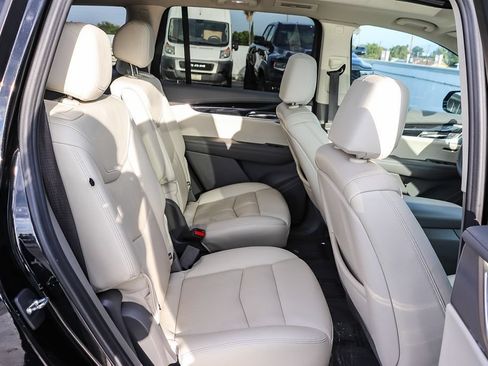 Used 2023 Cadillac XT6 Premium Luxury FWD image 20
