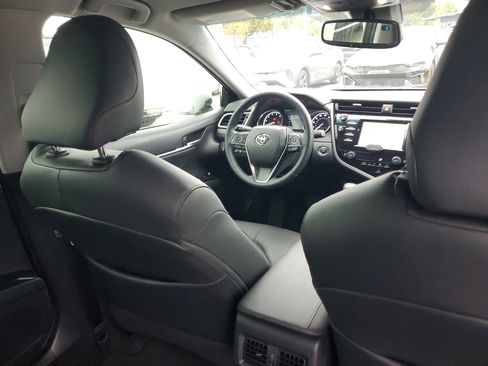 Used 2018 Toyota Camry L image 13