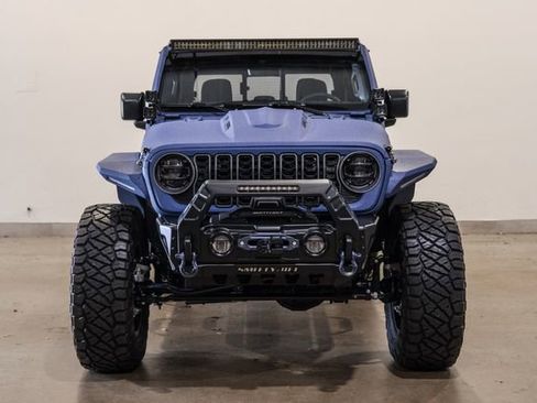 Used 2025 Jeep Gladiator Sport AWD/4WD image 2