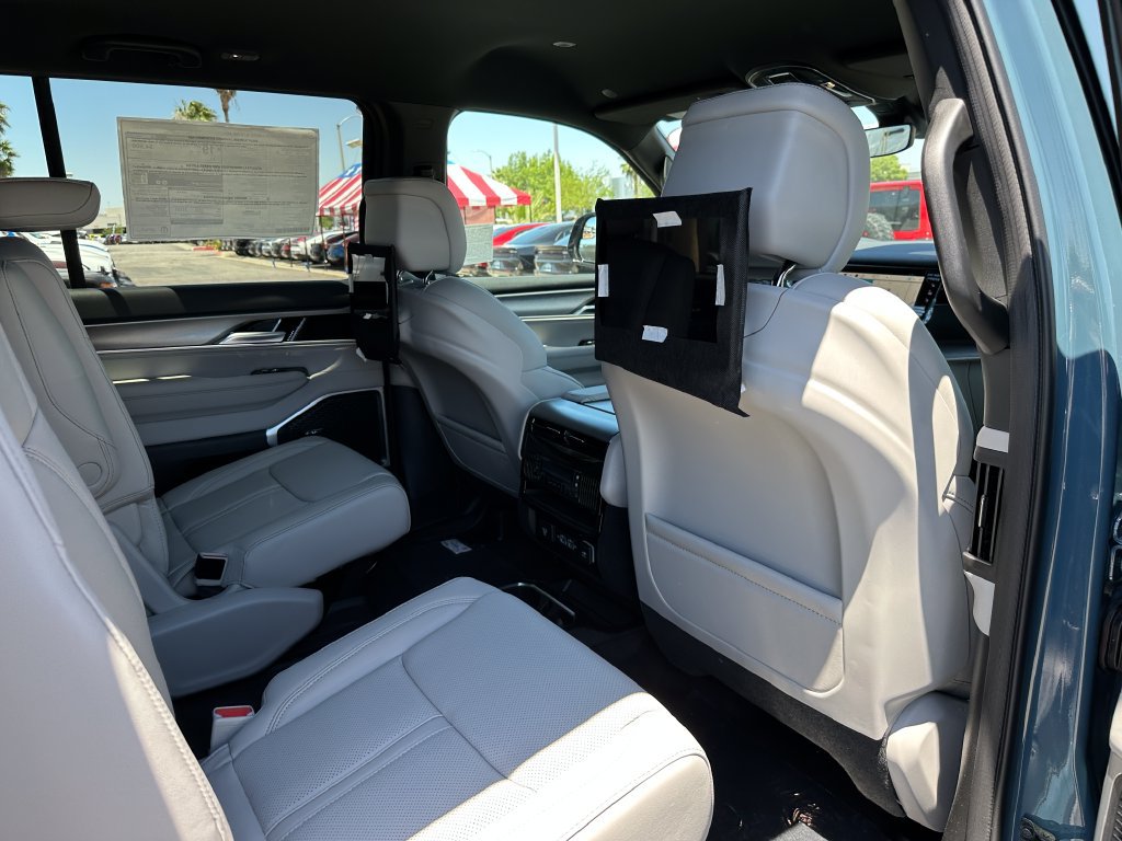 New 2026 Jeep Grand Wagoneer Limited w/ Rear Seat Video Group I AWD/4WD image 18
