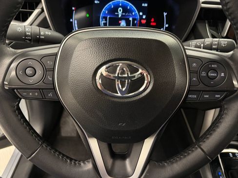 Used 2025 Toyota Corolla Cross XLE FWD image 9