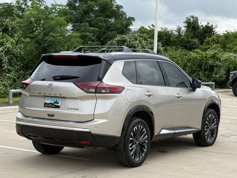 Used 2025 Nissan Rogue Platinum FWD image 4