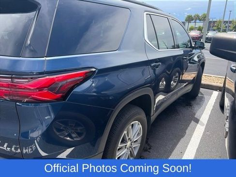 Used 2023 Chevrolet Traverse LT FWD image 2