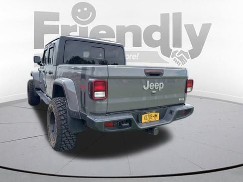 Used 2022 Jeep Gladiator Overland w/ Cold Weather Group AWD/4WD image 5