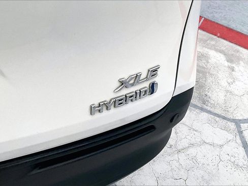 Certified 2021 Toyota Sienna XLE image 22