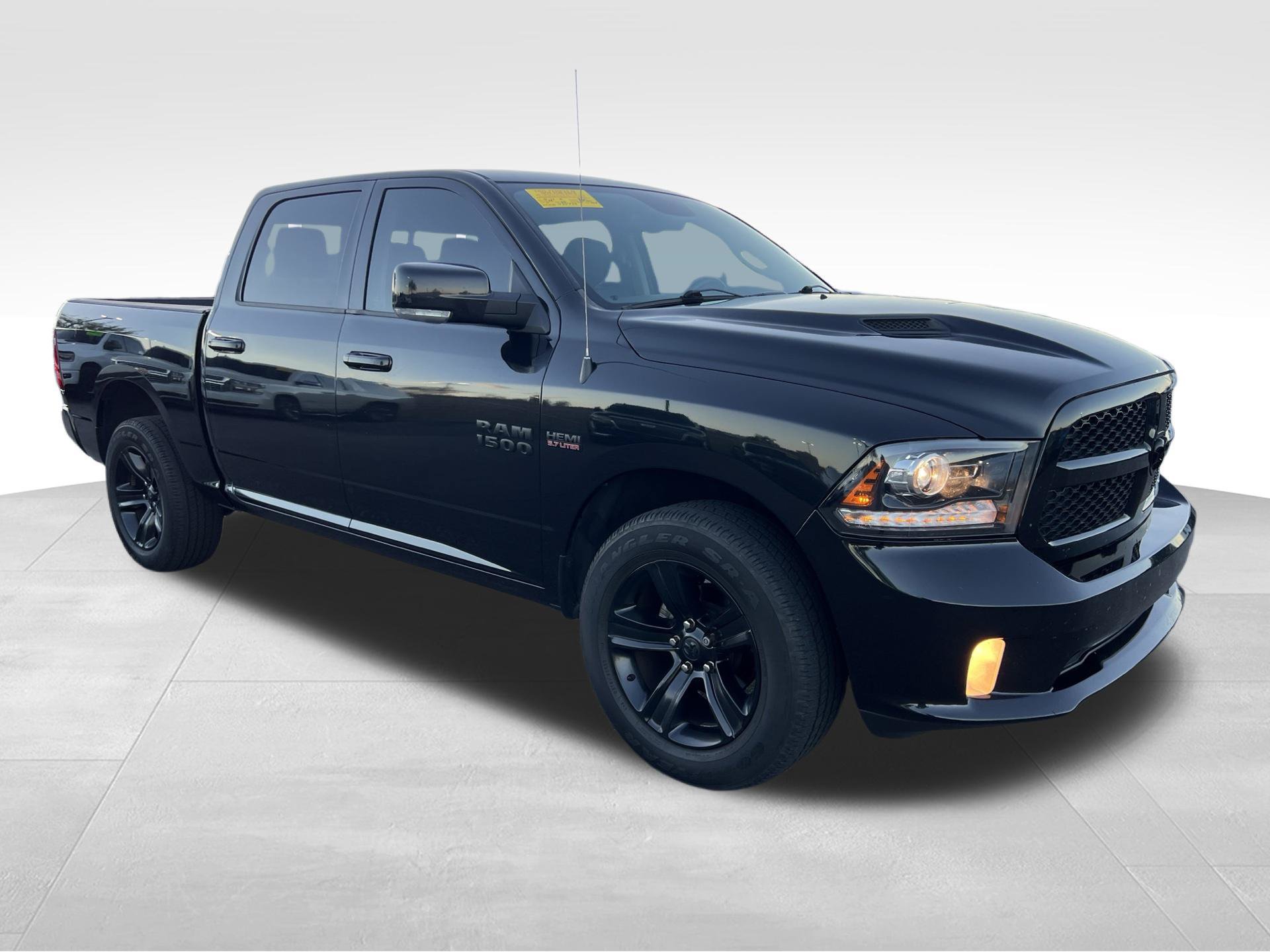 Used 2017 RAM 1500 Sport w/ Quick Order Package 26Q Night AWD/4WD image 3