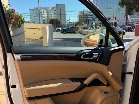 Used 2017 Porsche Cayenne S Platinum w/ Premium Package (PJW) image 25