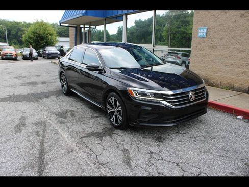Used 2021 Volkswagen Passat 2.0T SE FWD image 1