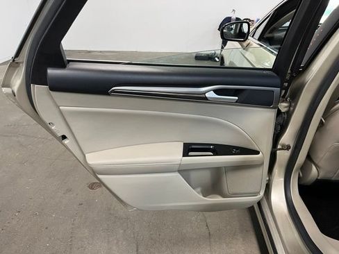 Used 2017 Ford Fusion Energi SE FWD image 21