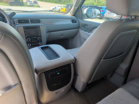 Used 2011 Chevrolet Suburban LT AWD/4WD image 18