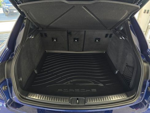 Used 2023 Porsche Macan image 16