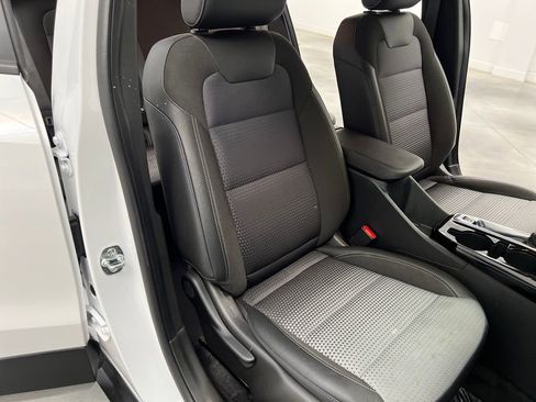 Used 2025 Chevrolet Trax LT w/ LT Convenience Package image 22