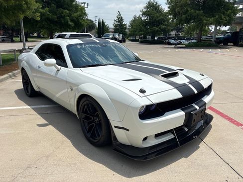 Used 2018 Dodge Challenger SRT Hellcat RWD image 3