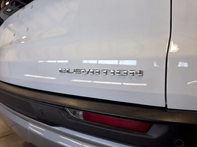 Used 2026 GMC Acadia Elevation w/ Elevation Premium Package FWD image 11