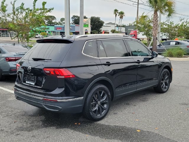 Used 2024 Volkswagen Tiguan SE w/ Panoramic Sunroof Package FWD image 4