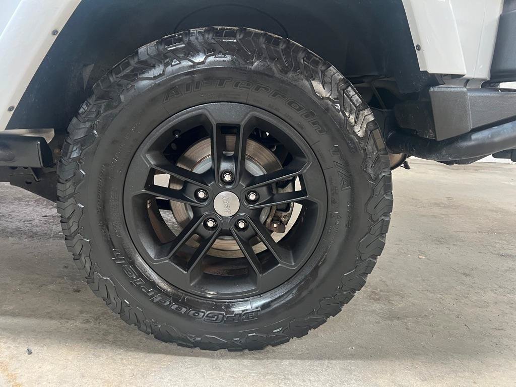 Used 2017 Jeep Wrangler Sahara AWD/4WD image 18