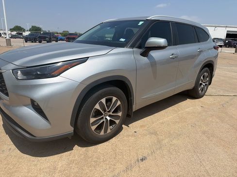 Used 2023 Toyota Highlander XLE FWD image 1
